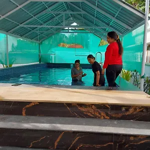 Gasthuis Johnson's With Pool & Ecohouseboat